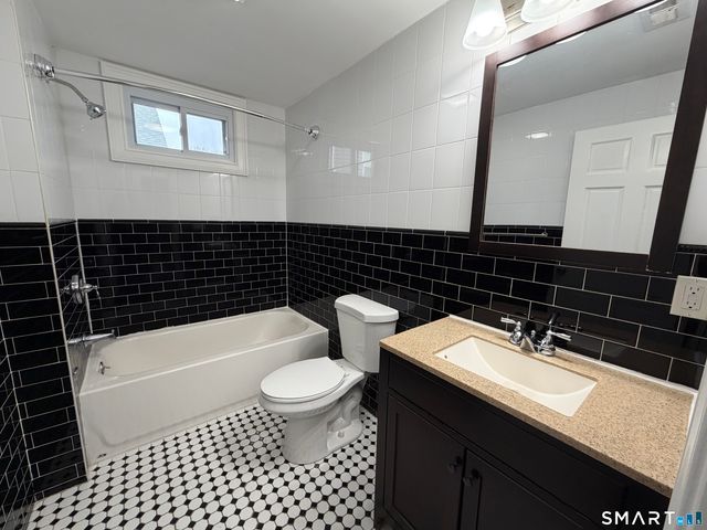 67 Beardsley Park Terrace 2nd & 3rd Fls., Bridgeport, CT 06610