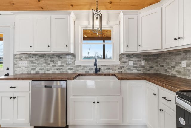 456 Pumpkin Creek Circle, Jamestown, KY 42629