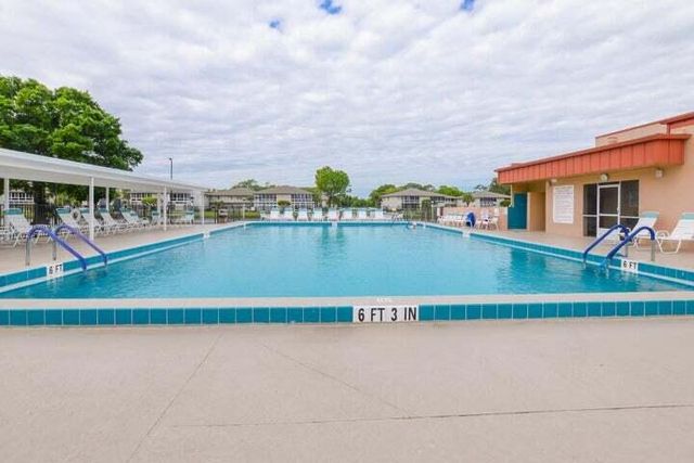 31 Lake Vista Trl Apt 203, Port St Lucie, FL 34952