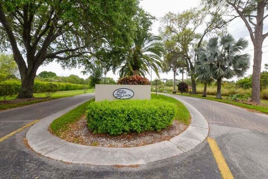 31 Lake Vista Trl Apt 203, Port St Lucie, FL 34952