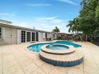 2340 NE 192nd St, Miami, FL 33180