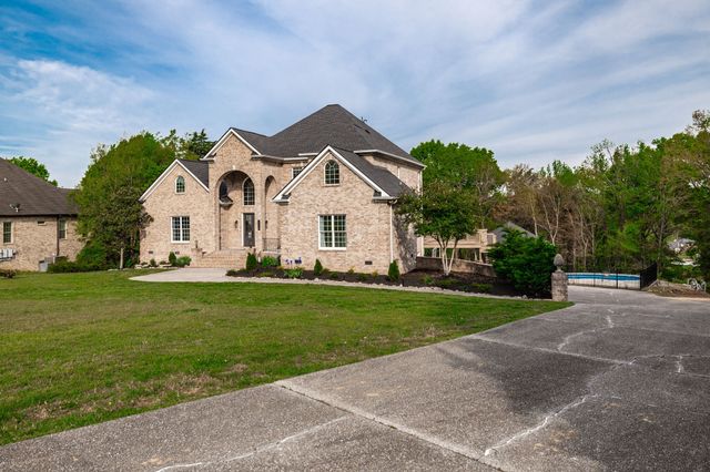 1146 Stirlingshire Dr, Hendersonville, TN 37075