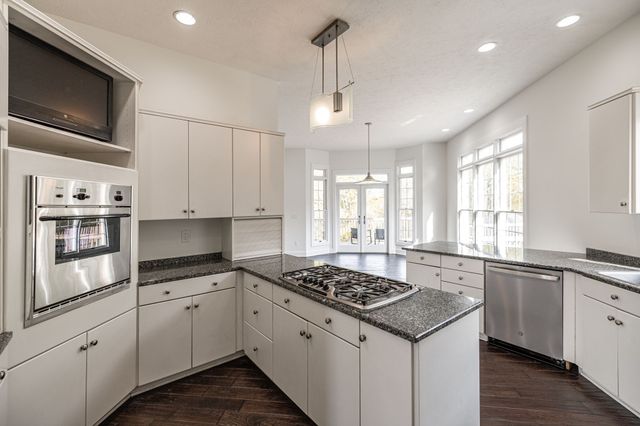 1146 Stirlingshire Dr, Hendersonville, TN 37075
