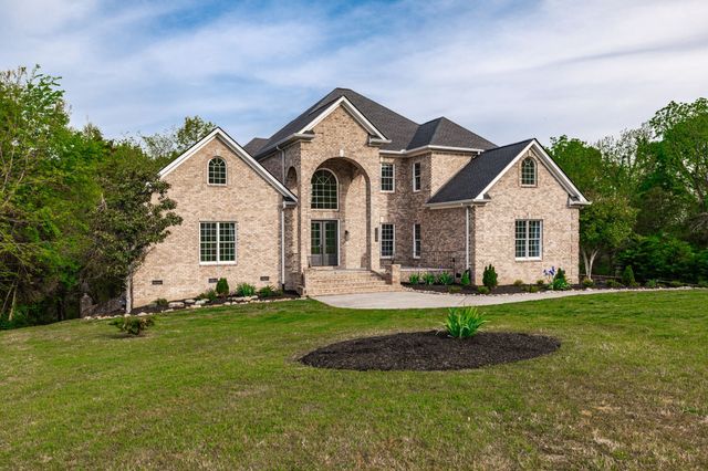1146 Stirlingshire Dr, Hendersonville, TN 37075