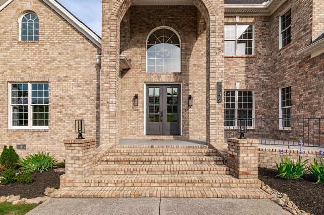 1146 Stirlingshire Dr, Hendersonville, TN 37075