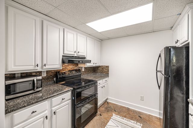 1146 Stirlingshire Dr, Hendersonville, TN 37075