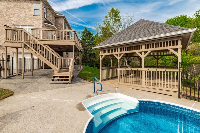 1146 Stirlingshire Dr, Hendersonville, TN 37075