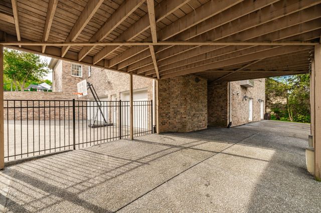 1146 Stirlingshire Dr, Hendersonville, TN 37075