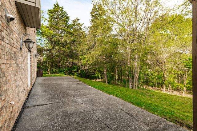 1146 Stirlingshire Dr, Hendersonville, TN 37075