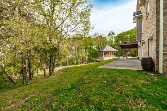 1146 Stirlingshire Dr, Hendersonville, TN 37075