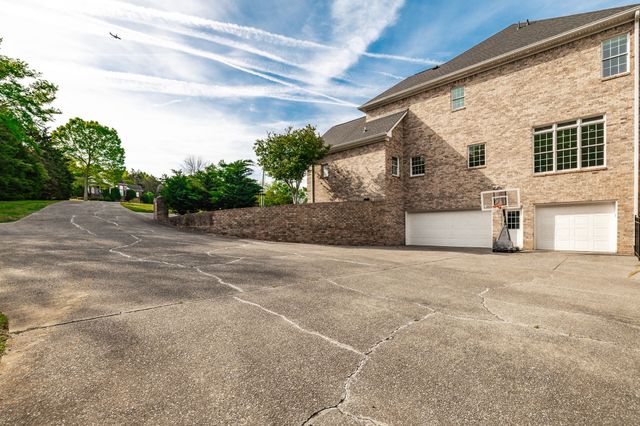 1146 Stirlingshire Dr, Hendersonville, TN 37075