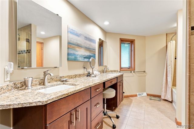 49 Fennec Lane, Amherst, NY 14051
