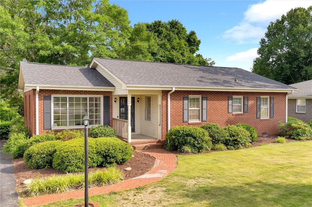 206 Hillside Drive, Greer, SC 29651