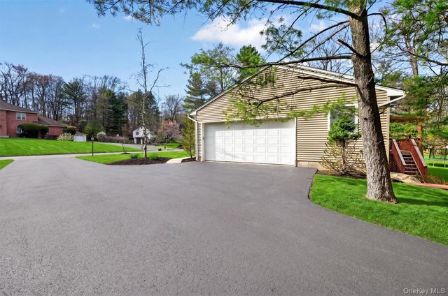 6 Amanda Court, Airmont, NY 10952
