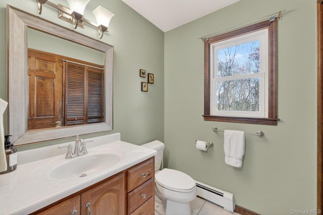 6 Amanda Court, Airmont, NY 10952