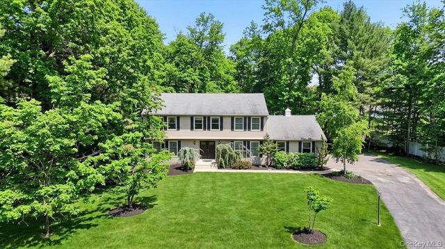 6 Amanda Court, Airmont, NY 10952