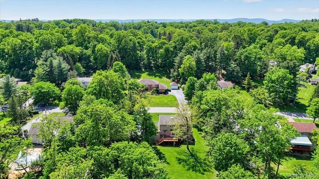 6 Amanda Court, Airmont, NY 10952