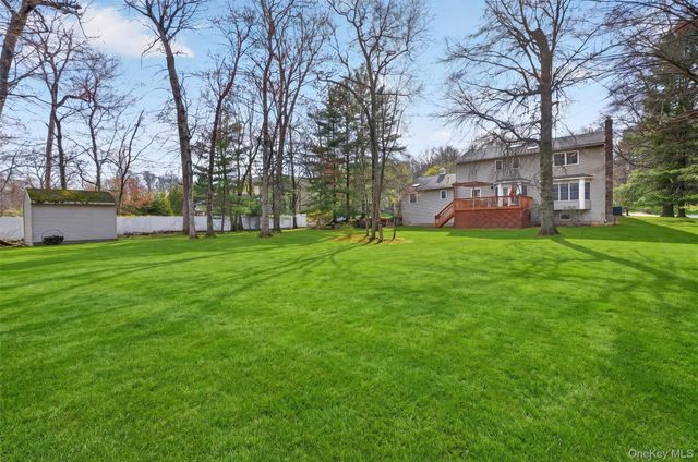 6 Amanda Court, Airmont, NY 10952