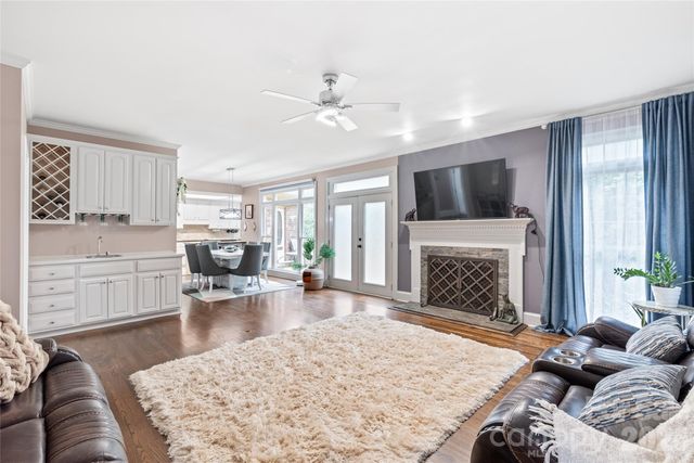 8600 Brownes Pond Lane, Charlotte, NC 28277