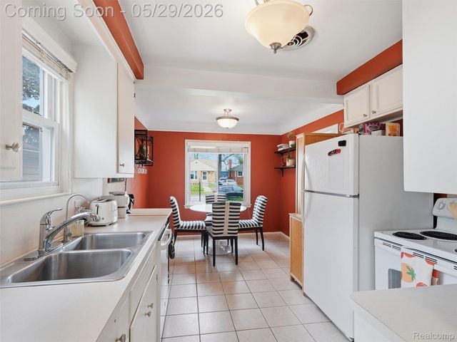 24721 Ridgedale Street, Oak Park, MI 48237