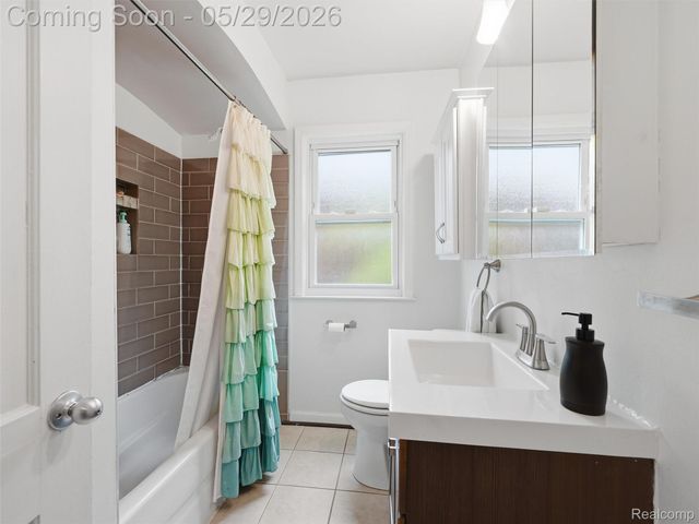 24721 Ridgedale Street, Oak Park, MI 48237
