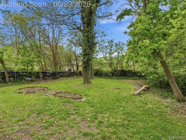 24721 Ridgedale Street, Oak Park, MI 48237