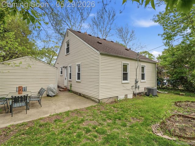 24721 Ridgedale Street, Oak Park, MI 48237