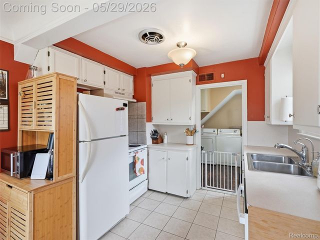 24721 Ridgedale Street, Oak Park, MI 48237