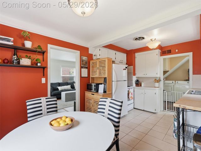 24721 Ridgedale Street, Oak Park, MI 48237