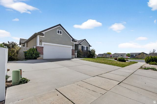 906 E SAM CIR, Clearfield, UT 84015