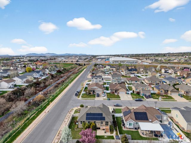 906 E SAM CIR, Clearfield, UT 84015