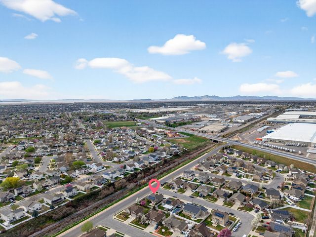 906 E SAM CIR, Clearfield, UT 84015