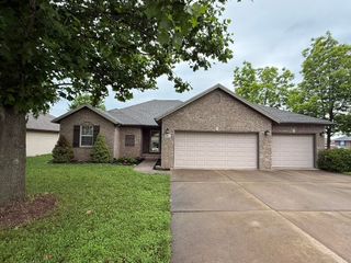 895 West Linwood Avenue, Nixa, MO 65714