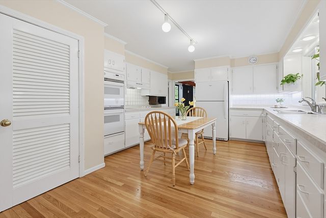 32 Thayer Farm Rd, Attleboro, MA 02703