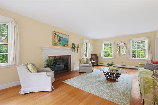 32 Thayer Farm Rd, Attleboro, MA 02703