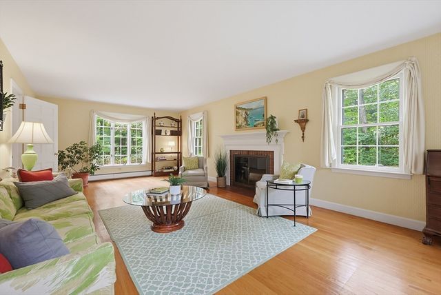 32 Thayer Farm Rd, Attleboro, MA 02703