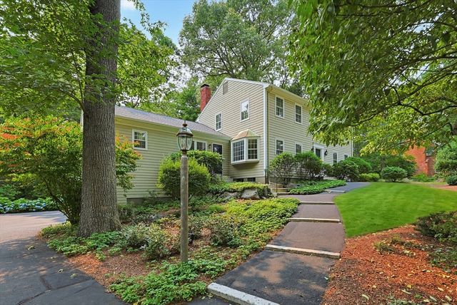 32 Thayer Farm Rd, Attleboro, MA 02703
