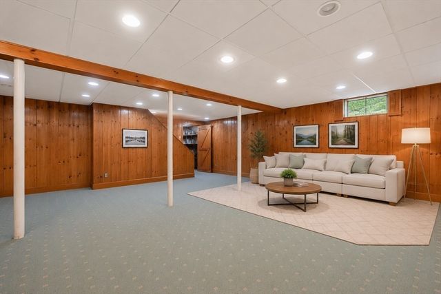 32 Thayer Farm Rd, Attleboro, MA 02703