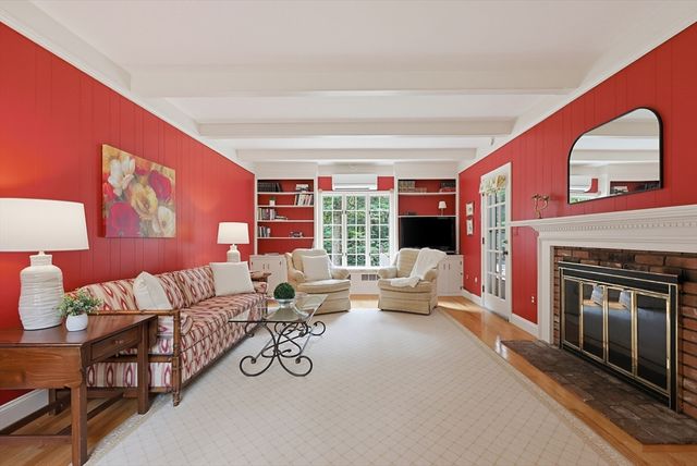 32 Thayer Farm Rd, Attleboro, MA 02703