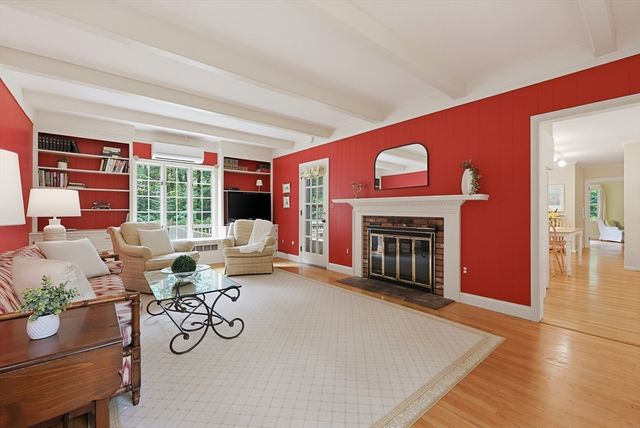 32 Thayer Farm Rd, Attleboro, MA 02703