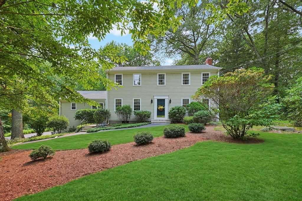 32 Thayer Farm Rd, Attleboro, MA 02703