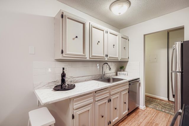 4406 Cedar Lake Road S 7, Saint Louis Park, MN 55416