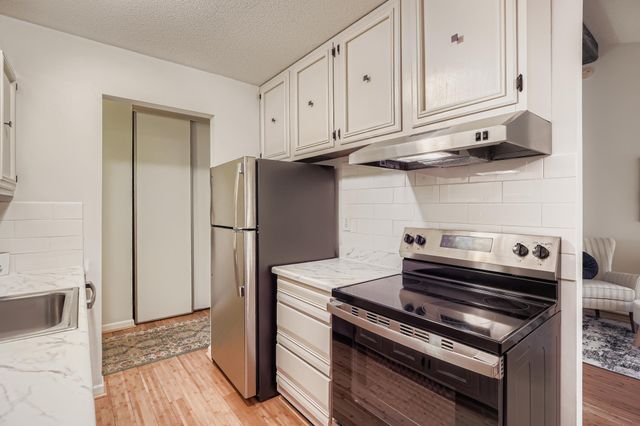 4406 Cedar Lake Road S 7, Saint Louis Park, MN 55416