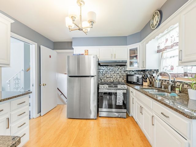 4346 Amelia Avenue, Lyons, IL 60534