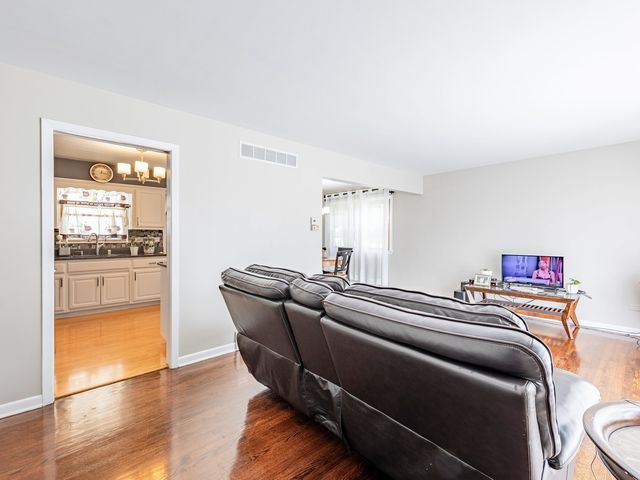 4346 Amelia Avenue, Lyons, IL 60534