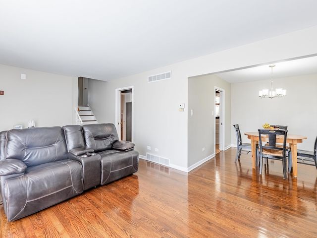 4346 Amelia Avenue, Lyons, IL 60534