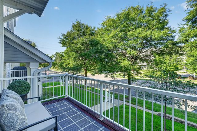 1667 Village Trail E 5, Maplewood, MN 55109