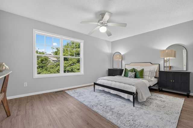 1667 Village Trail E 5, Maplewood, MN 55109