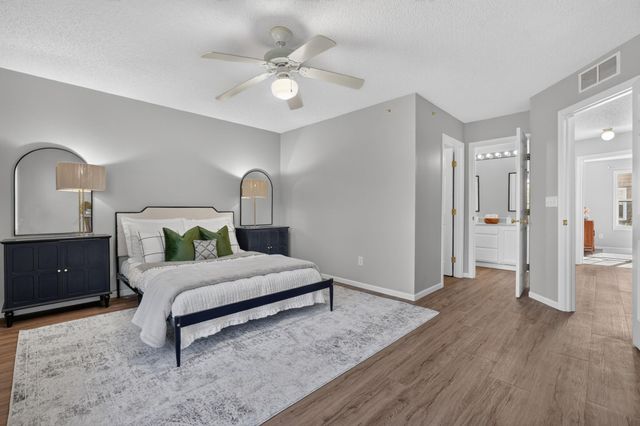 1667 Village Trail E 5, Maplewood, MN 55109