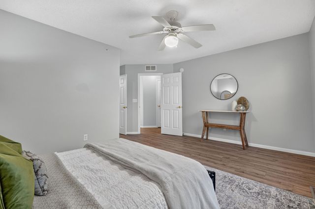1667 Village Trail E 5, Maplewood, MN 55109